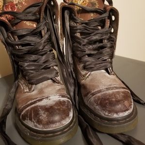 Dr. Martens Triumph boot